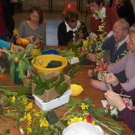 Les membres de l'association en atelier de composition